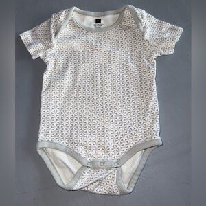 Tea Collection White‎ and Gray Patterned Bodysuit
